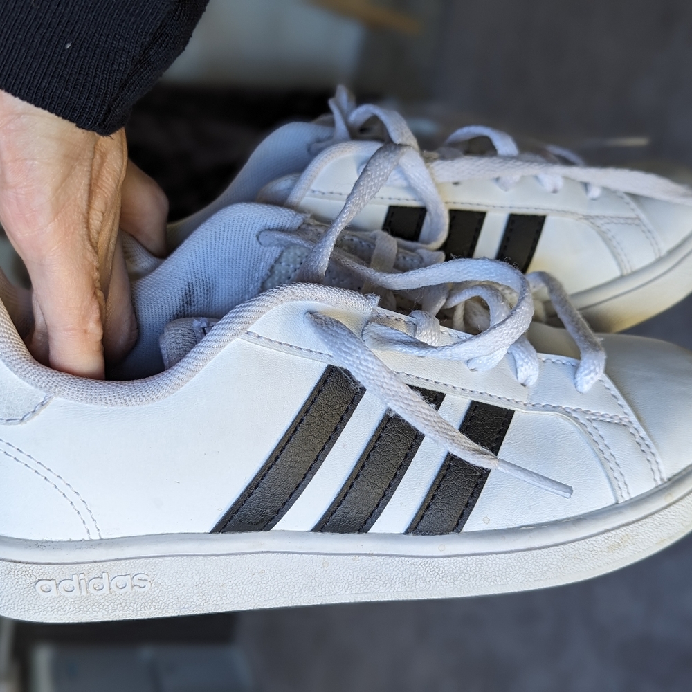 Boys Grand Court Adidas size 2